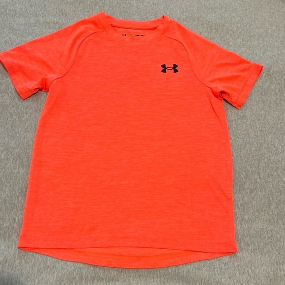 VGUC⭐️ 5 Under Amour tech fabric t-shirts size small - Picture 6 of 7